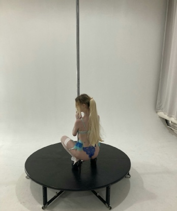 Моя страсть и чувственность не перестанут удивлять тебя. Я знаю, как доставить удовольствие и удовлетворить все твои сокровенные желания. В моих руках ты почувствуешь себя настоящим королем. Мои услуги включают классический и эротический массаж, оральный секс, классический секс в разных позах. Мои клиенты отзываются о моей работе только положительно. Фото 100% реальные. Жду тебя в Москве, чтобы оживить все твои фантазии. 😘🌹🔥 2247, 20 лет