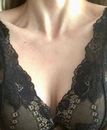 Живу в самом сердце Москвы и знаю все его тайны. У меня есть все, чтобы удовлетворить твои самые смелые фантазии: красивое тело, ум и мастерство. Мои услуги включают эротический массаж, классический секс, а также ролевые игры и фетиш. Фото в моем профиле подтверждают, что я реальна и дико сексуальна. Увлекательные приключения ждут нас! Отзывы о моей работе говорят сами за себя 😏. Доверься мне и позволь мне уделить тебе всю свою нежность и внимание - ты это заслуживаешь. Обещаю, что не пожалеешь. 🌹 7548, 27 лет